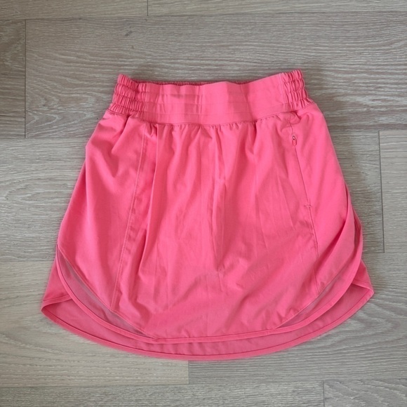 lululemon athletica Dresses & Skirts - Lululemon Hotty Hot Skirt